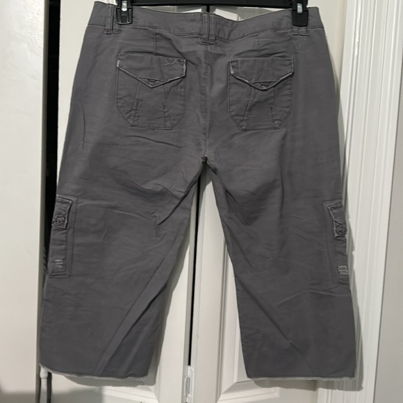 BKE size 28 gray cargo capris - Picture 5 of 8